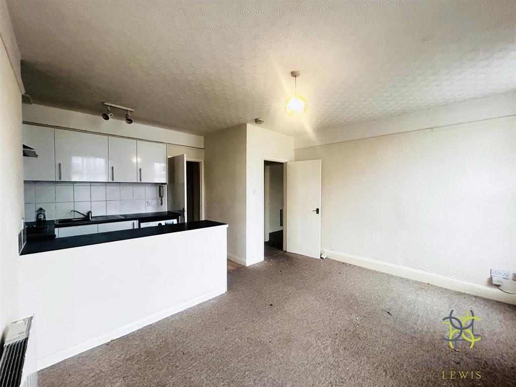 Living Room/Kitchen