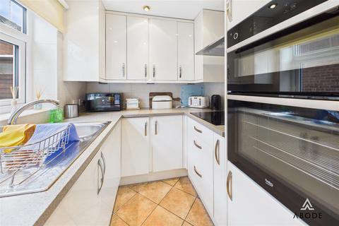 2 bedroom semi-detached bungalow for sale, Chatsworth Drive, Burton-On-Trent DE13