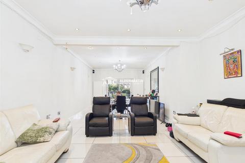 4 bedroom detached house for sale, Ashcombe Gardens, Edgware