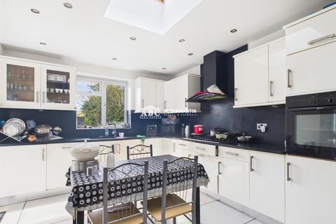 4 bedroom detached house for sale, Ashcombe Gardens, Edgware