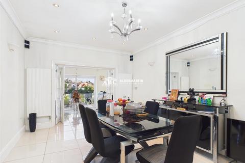 4 bedroom detached house for sale, Ashcombe Gardens, Edgware