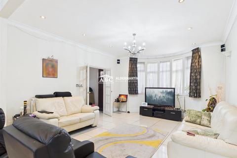 4 bedroom detached house for sale, Ashcombe Gardens, Edgware