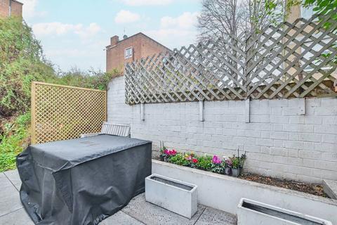 2 bedroom maisonette for sale, Balls Pond Road, Islington, London, N1