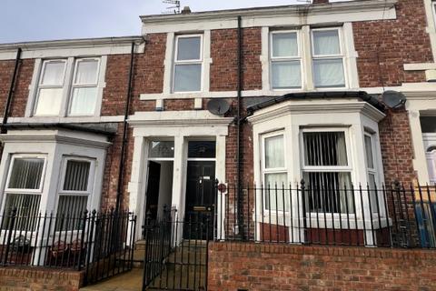 3 bedroom flat to rent, Trevethick Street