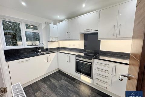 2 bedroom apartment for sale, Cat Hill, Barnet EN4