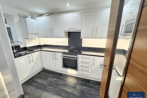 2 bedroom apartment for sale, Cat Hill, Barnet EN4