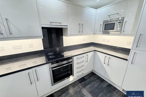 2 bedroom apartment for sale, Cat Hill, Barnet EN4