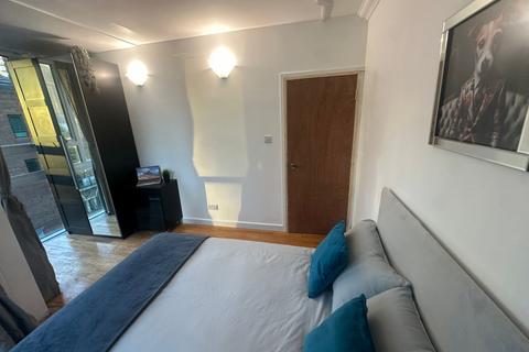 undefined, Lanark Square, London E14