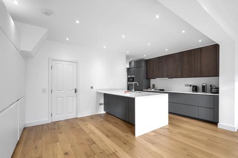 4 bedroom terraced house for sale, Elm Close, Raynes Park SW20