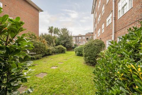 2 bedroom flat to rent, Wimbledon Park Side, Wimbledon Common, London, SW19