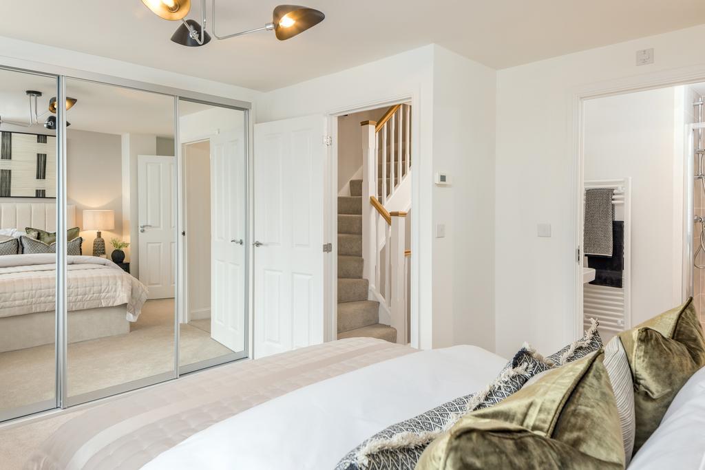 Main bedroom and en suite in the 3 bedroom...