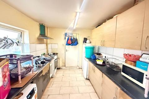 3 bedroom terraced house for sale, Spencer Street, Southall