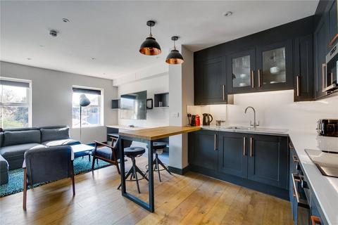 Studio to rent, Lavender Hill, Battersea, London, SW11