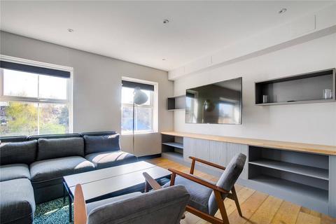 Studio to rent, Lavender Hill, Battersea, London, SW11