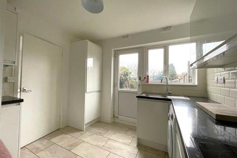 3 bedroom end of terrace house to rent, Rose Lane, Romford, RM6
