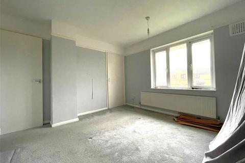 3 bedroom end of terrace house to rent, Rose Lane, Romford, RM6