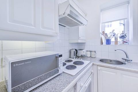 Studio to rent, Ground Floor, Flat A, Cornwall Gardens, South Kensington, London, SW7