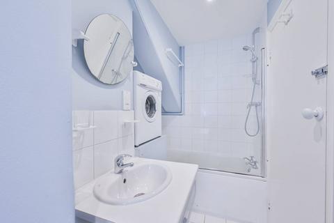 Studio to rent, Ground Floor, Flat A, Cornwall Gardens, South Kensington, London, SW7