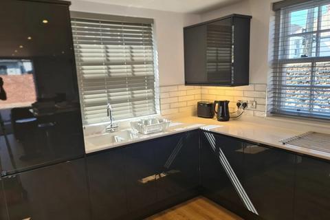 undefined, Three bedroom furnished property in central Topsham with parking