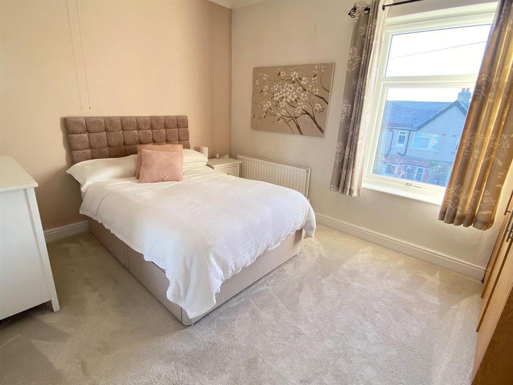Bed 1.jpg