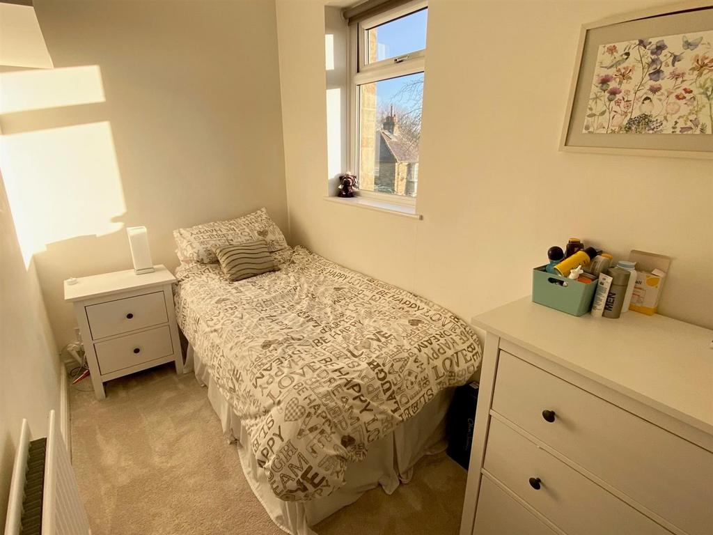 Bed 2.jpg