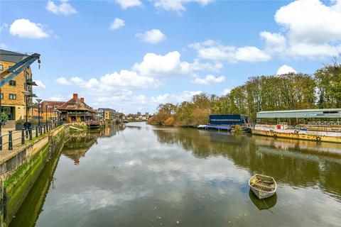 1 bedroom apartment for sale, Swan Court, Swan Street, Isleworth, TW7