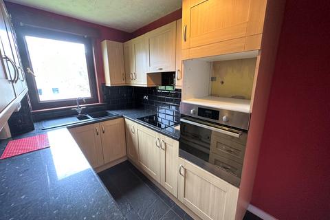 3 bedroom flat to rent, Loganlee Terrace, Dundee, DD2