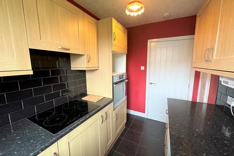 3 bedroom flat to rent, Loganlee Terrace, Dundee, DD2
