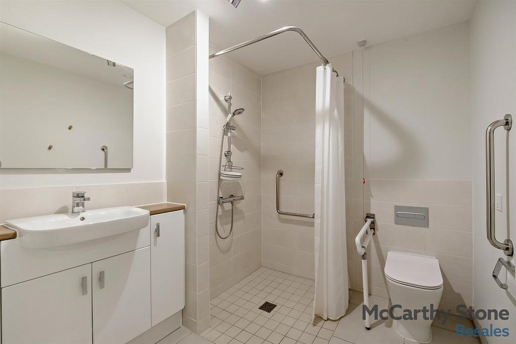 Shower Room: