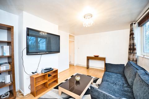 2 bedroom maisonette to rent, Alfred Street, Mile End, Bow, London, E3