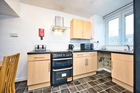 2 bedroom maisonette to rent, Alfred Street, Mile End, Bow, London, E3