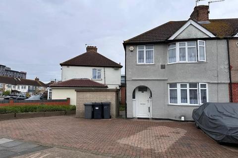 Waye Avenue, Hounslow TW5