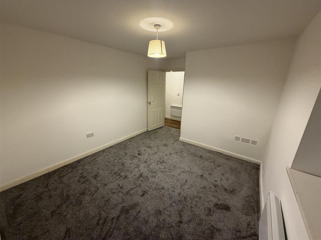 Double Bedroom: