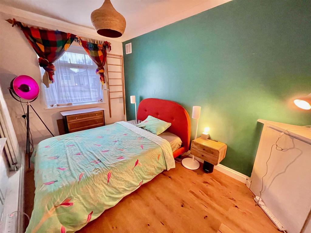 Bedroom 1.jpg