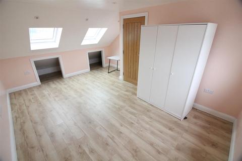 undefined, Lansbury Drive, Hayes