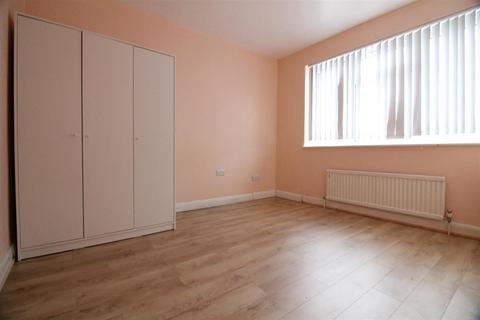 undefined, Lansbury Drive, Hayes