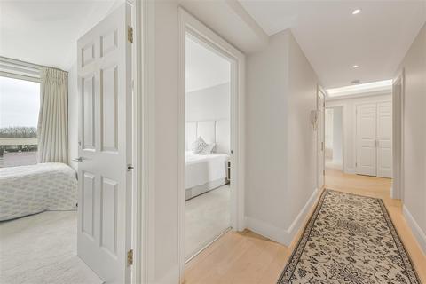 3 bedroom flat to rent, Balmoral Court,Queens Terrace st John's Wood, London NW8