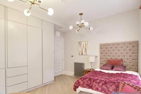 undefined, Tooley Street, London Bridge, London, SE1
