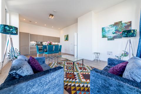 3 bedroom apartment to rent, Legacy Tower, London E15