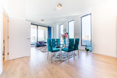 3 bedroom apartment to rent, Legacy Tower, London E15