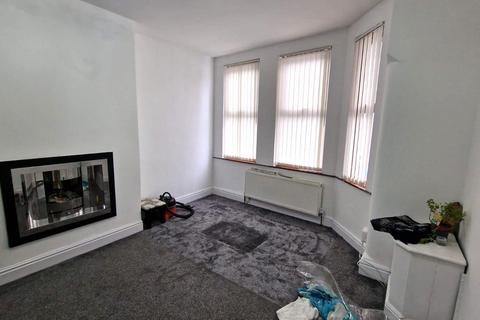 5 bedroom end of terrace house to rent, Marley Road, Manchester