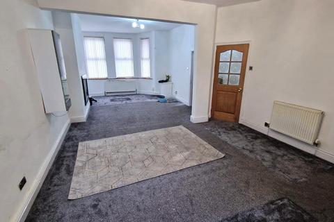 5 bedroom end of terrace house to rent, Marley Road, Manchester