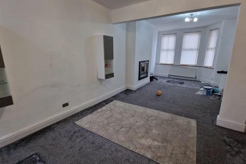 5 bedroom end of terrace house to rent, Marley Road, Manchester