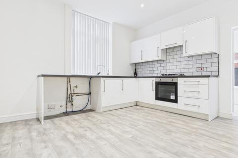 3 bedroom semi-detached house to rent, Talbot Road, Hyde, SK14 4EU