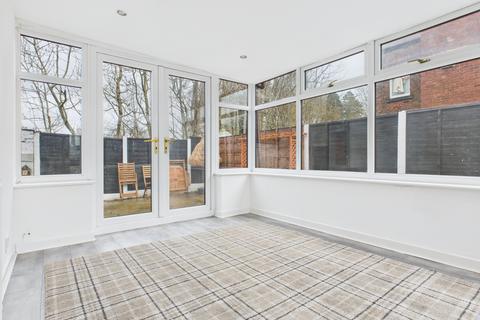3 bedroom semi-detached house to rent, Talbot Road, Hyde, SK14 4EU
