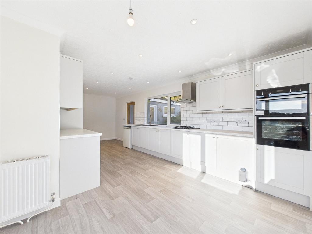 Kitchen / Dining