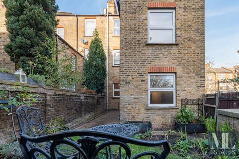 2 bedroom flat to rent, Glengall Road, London NW6