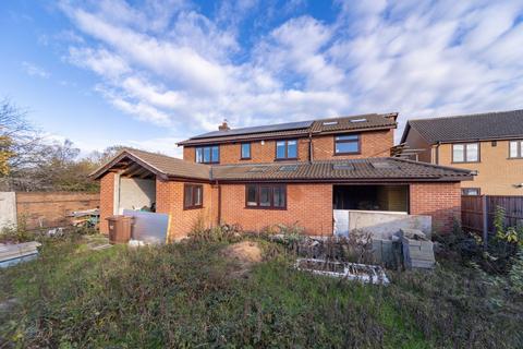 4 bedroom detached house for sale, Mount Grace Road, Loughborough, LE11