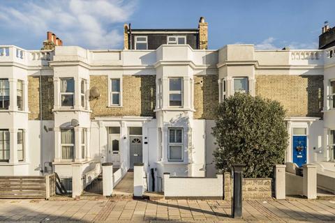 3 bedroom flat to rent, Garratt Lane, London SW17
