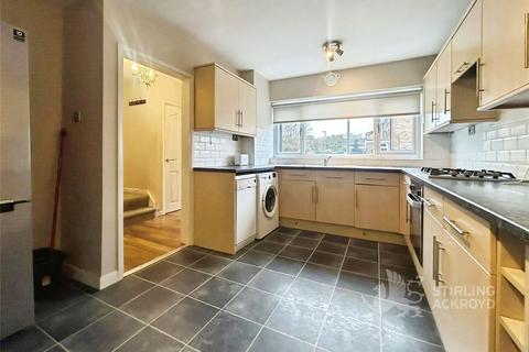 3 bedroom end of terrace house to rent, Longleat Square, Farnborough, Hampshire, GU14